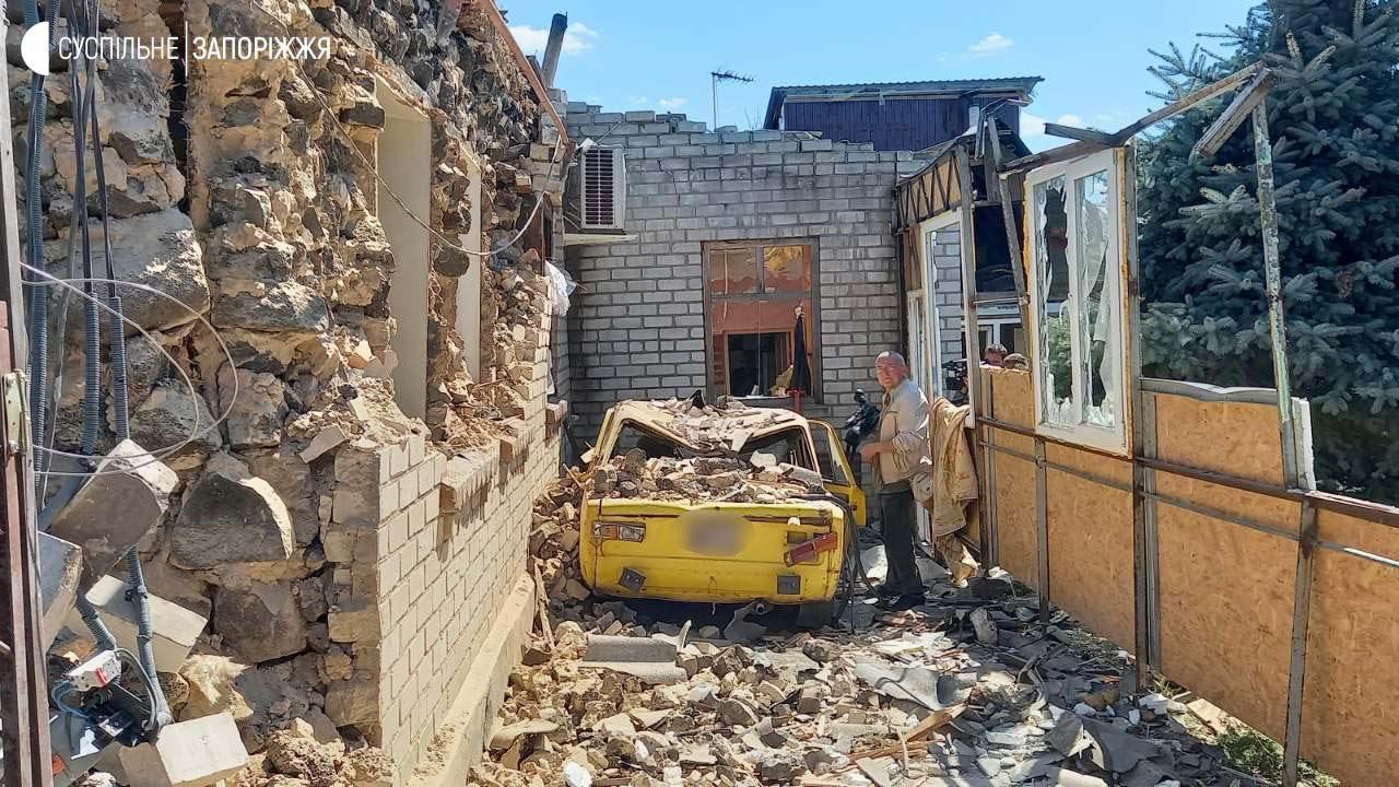 В результате утреннего авиаудара по Запорожью повреждены больше десятка домов 1